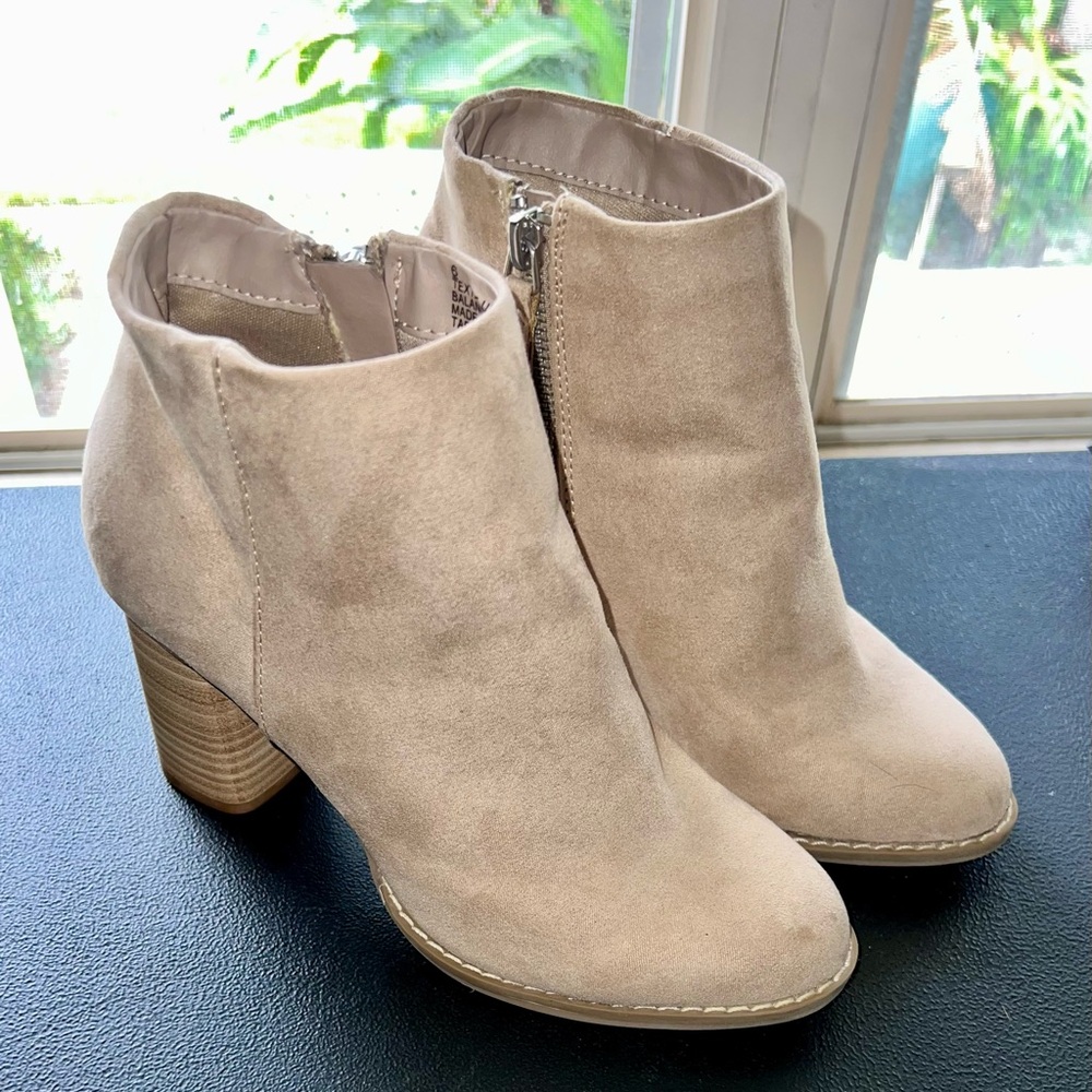 Dolce Vita brown zip bootie heels in size 6